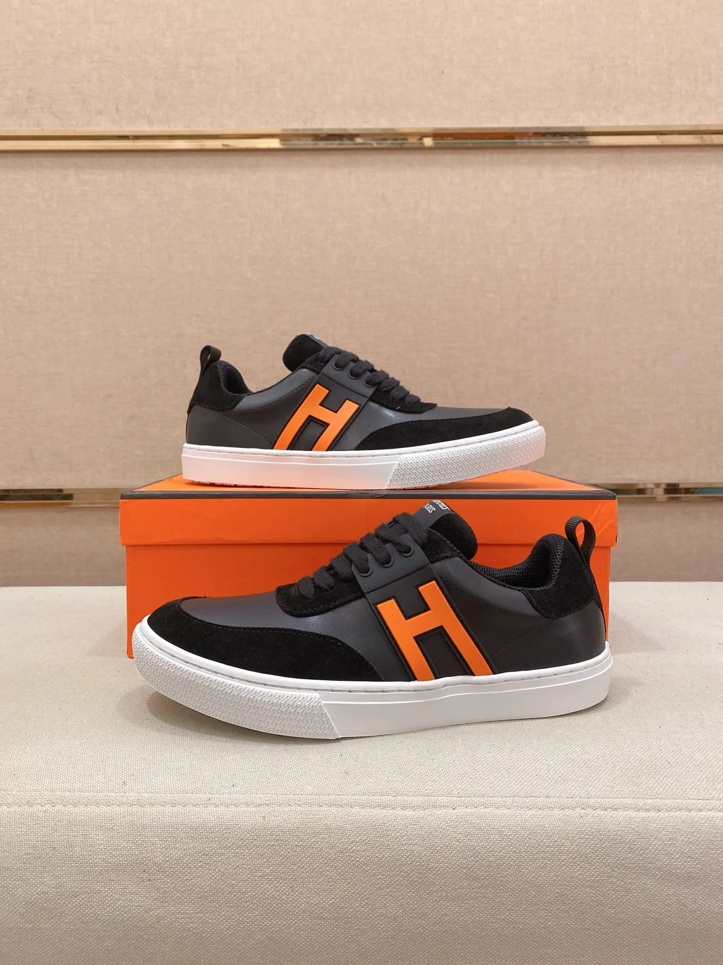 Men's clothing and shoes💰: 400💰Couple model💏"HERMES"【Classic original single version】Hermès; top 🔝purchasing agent🔍🔍latest 🇺🇸 counter sale simultaneously, original version imported from Italy ▲▲ox Leather ▲▲Exquisite workmanship (Italian 🇮🇹Imported water-dyed 🐂cowhide lining) sole: Original sole provided by the original factory, ⚠️exclusive double-layer activity·TPR·rubber·combined molded outsole; Male and female code numbers: 36-44 (can be customized to 45/46, non-refundable)